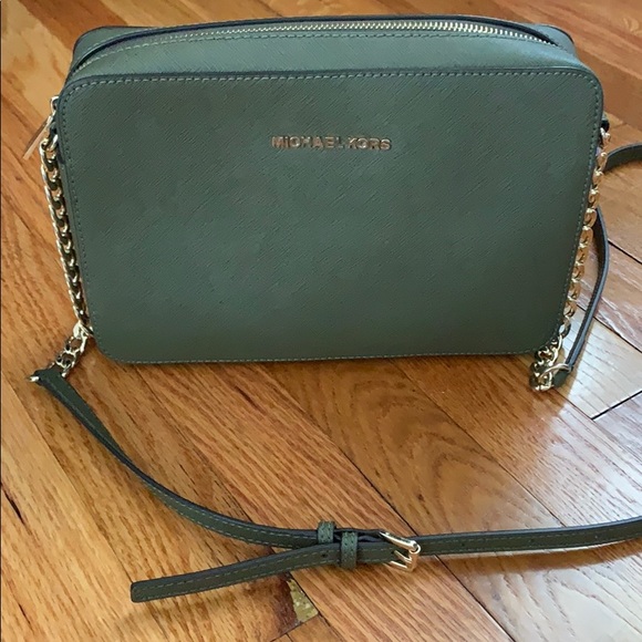 michael kors olive crossbody